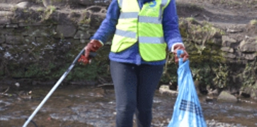 <h4><strong>Litter Picks</strong></h4>